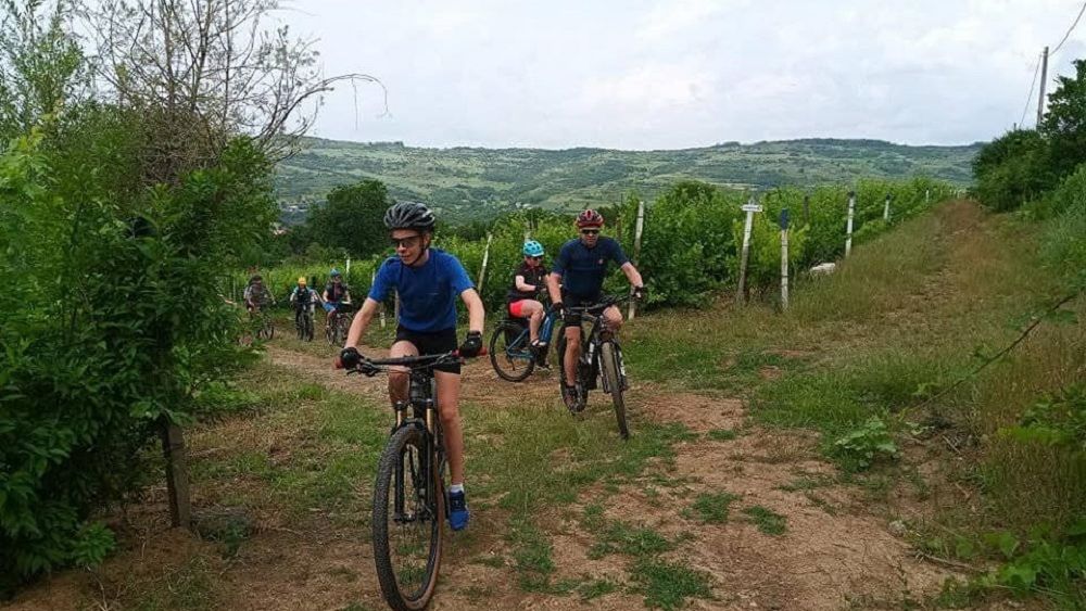 FOTO: Vin, drumeții și traseu cu bicicleta: S-a deschis Via Soarelui, traseul pentru cicloturism care uneşte judeţele Buzău şi Prahova