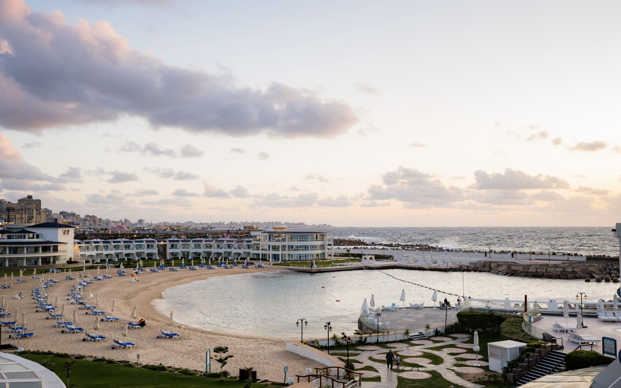 Plaje albe, resorturi premium și zboruri directe: El Alamein intră în ofertele românilor pentru vara 2026