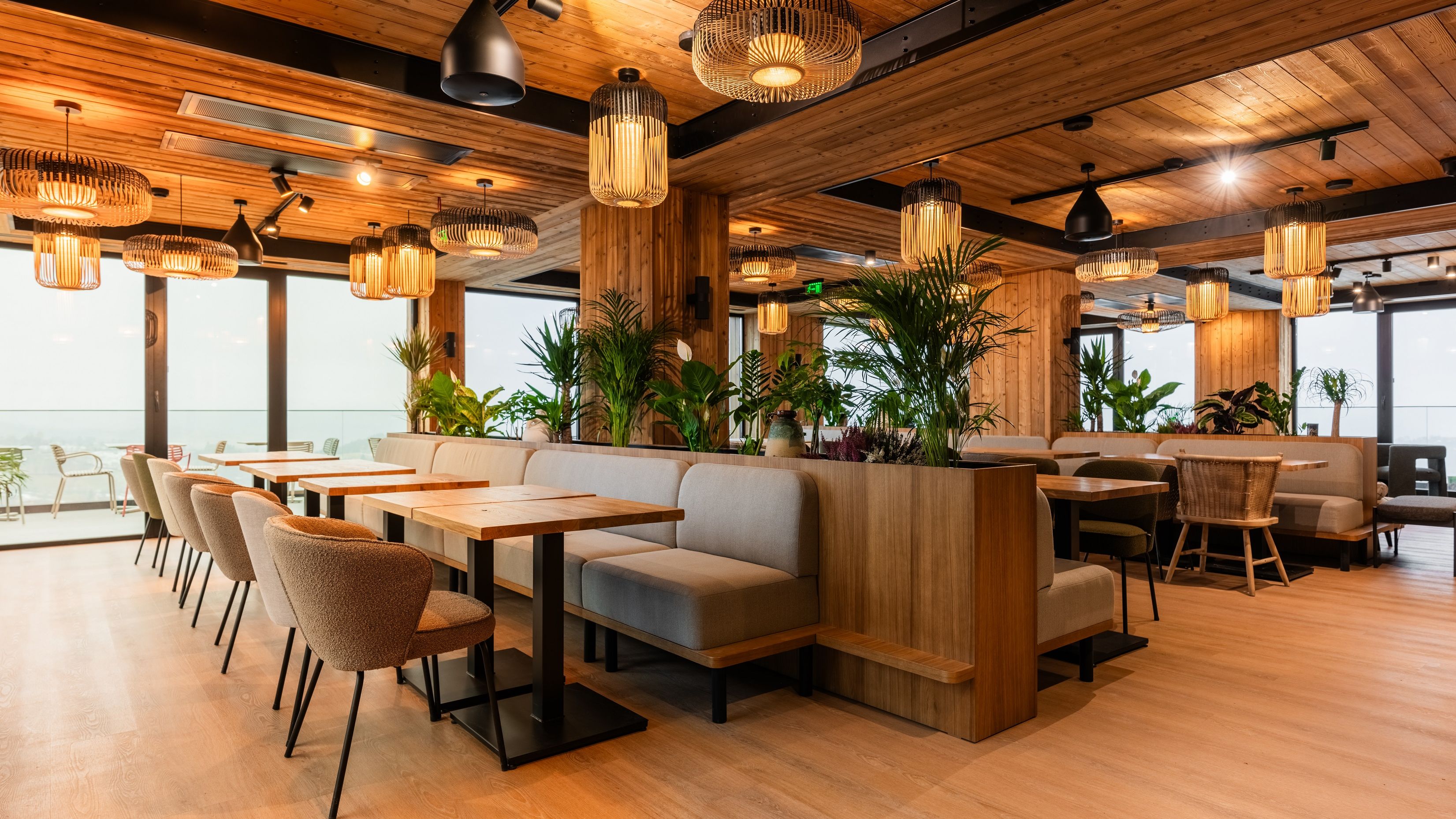 GALERIE FOTO | A fost inaugurat un nou proiect turistic de lux în inima Bucegilor