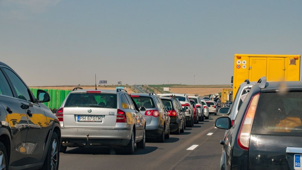 Trafic blocat pe Autostrada Soarelui: O mașină a luat foc
