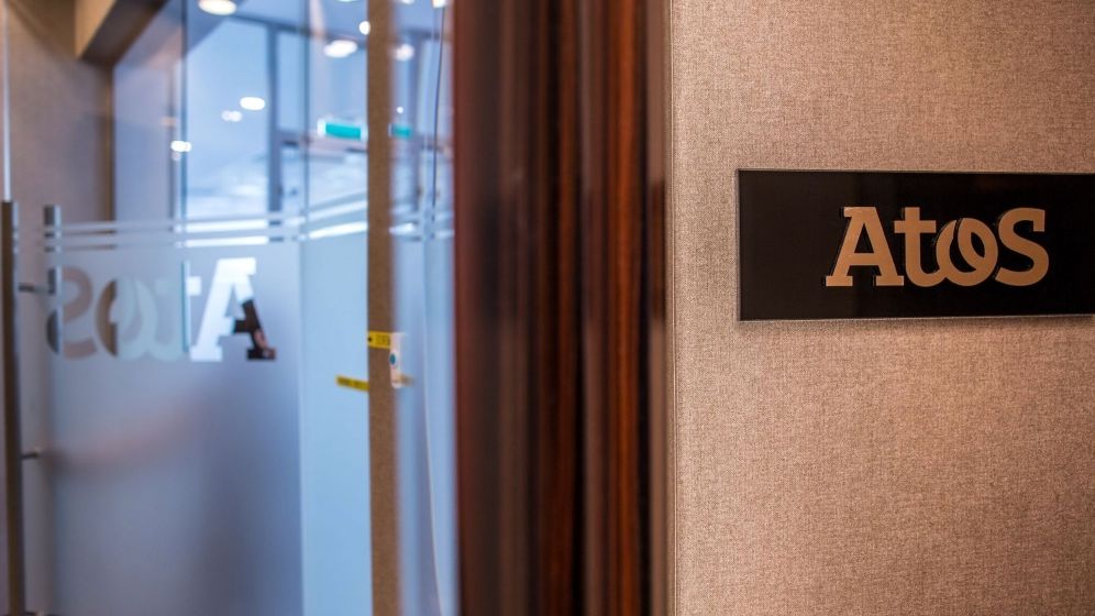 Atos Romania, un sediu presarat cu zone pentru discutii "ad-hoc" in open space si o receptie care a devenit un pol al vietii sociale din birourile Openville Timisoara