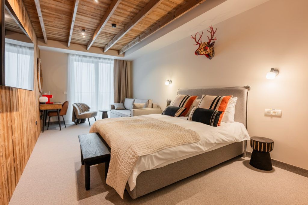 GALERIE FOTO | A fost inaugurat un nou proiect turistic de lux în inima Bucegilor - Imagine 18