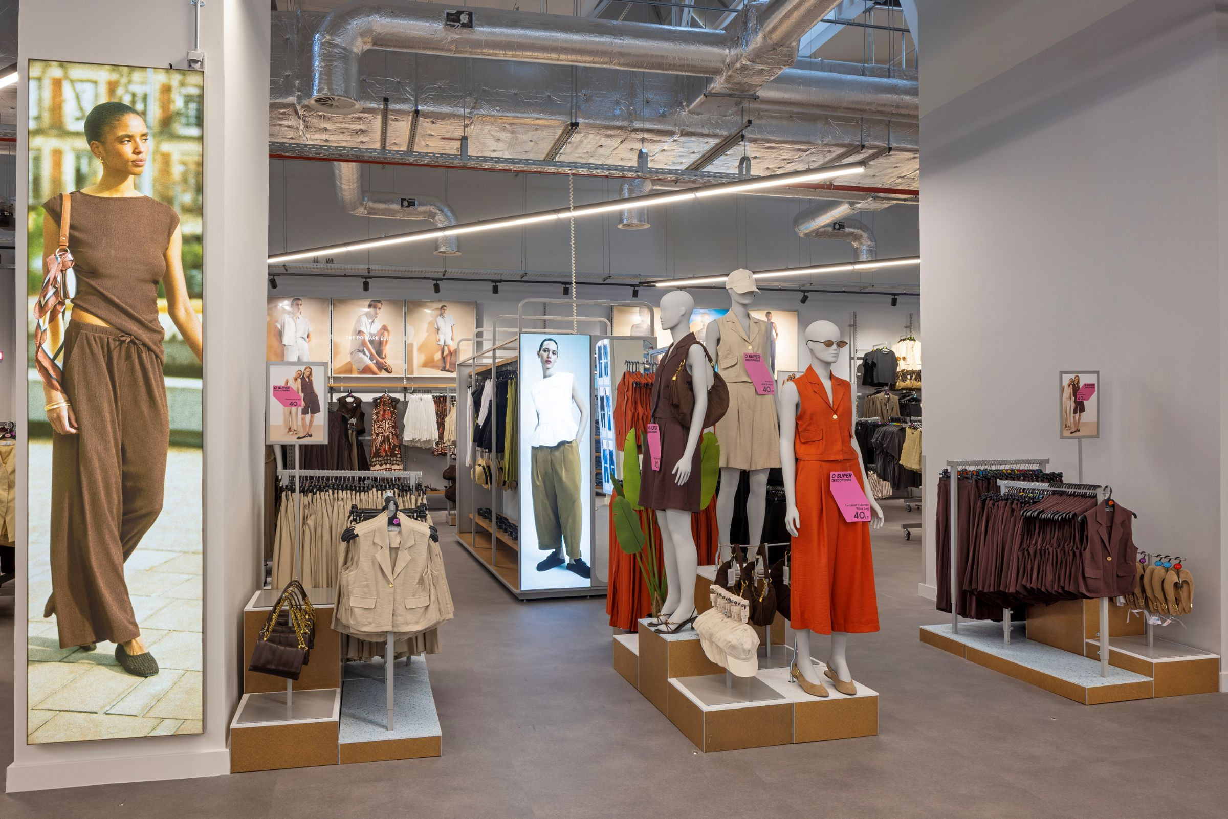 Primark deschide primul magazin din Sibiu: ce planuri de extindere are retailerul de modă în România