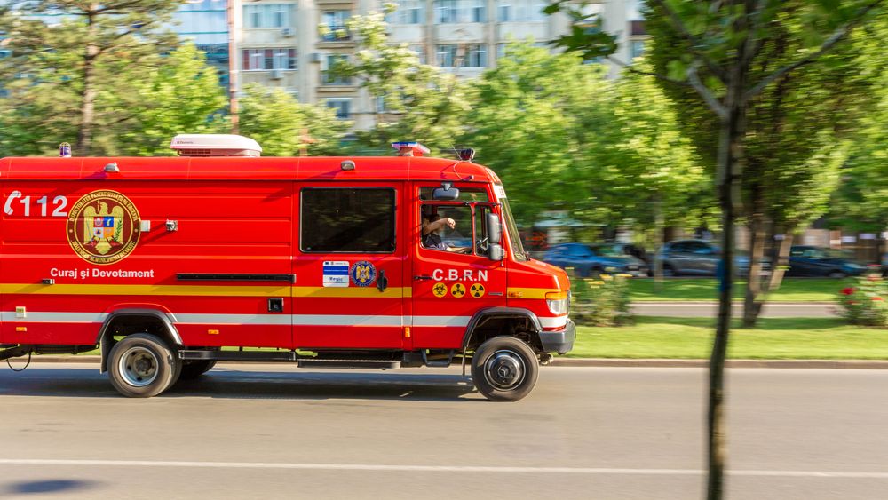 Un microbuz a plonjat în Dunăre. Scafandrii au fost trimiși la fața locului