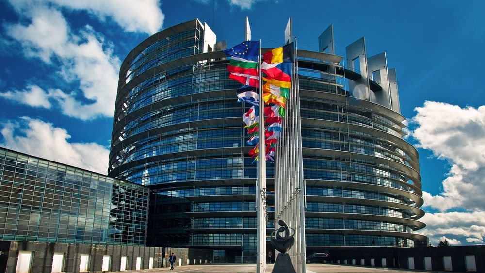De ce un RoExit ar intoarce Romania in negura timpului: ce beneficii ne aduce statutul de membru UE