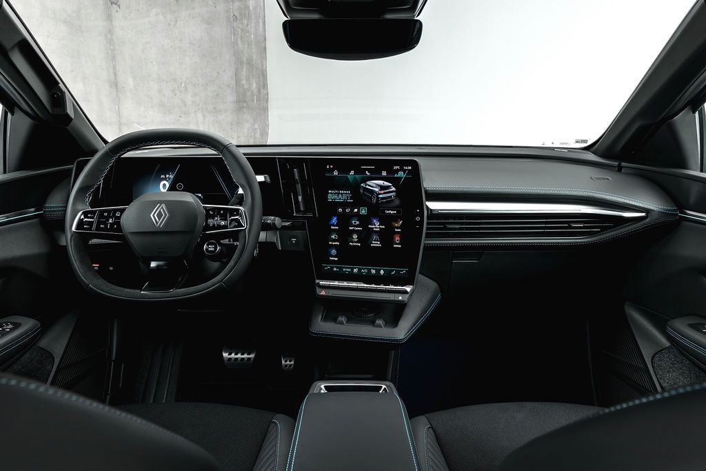 FOTO | Renault prezintă versiunea facelift a lui Megane E-Tech. Care sunt noutățile - Poza 9