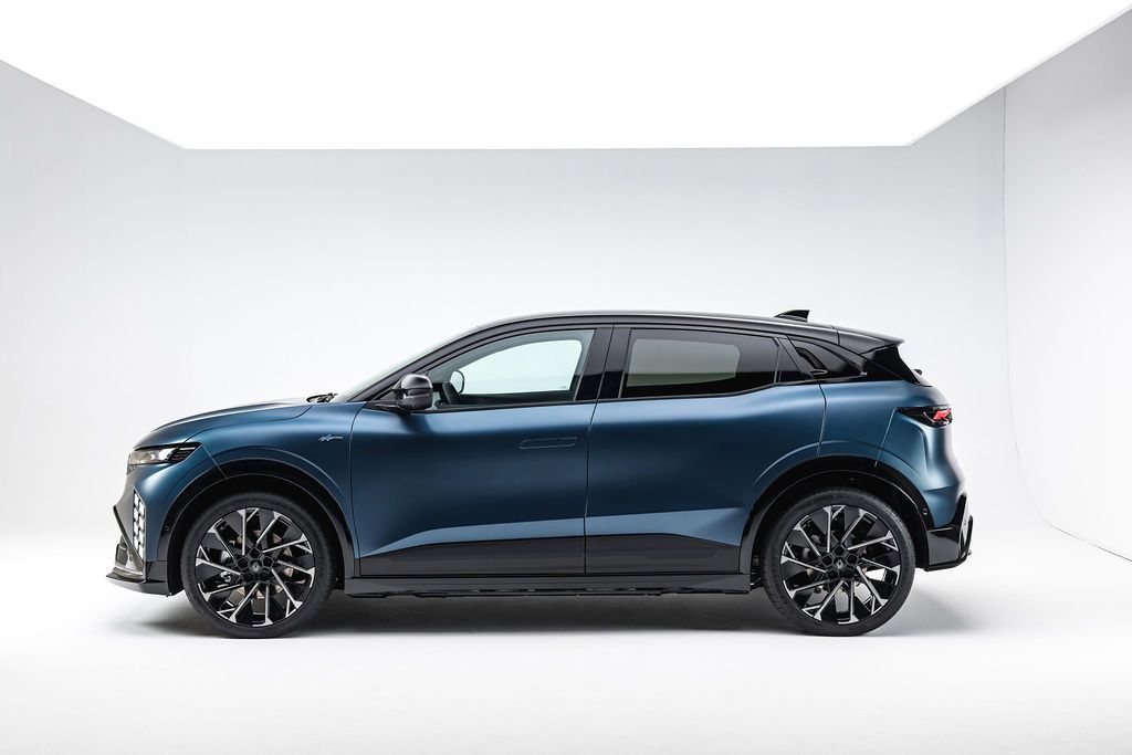 FOTO | Renault prezintă versiunea facelift a lui Megane E-Tech. Care sunt noutățile - Poza 4