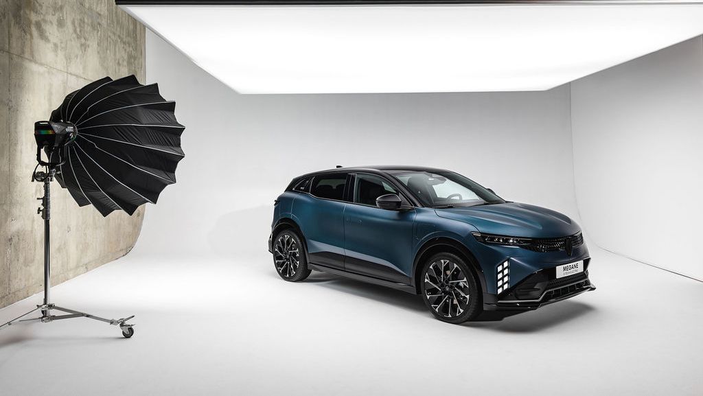 FOTO | Renault prezintă versiunea facelift a lui Megane E-Tech. Care sunt noutățile