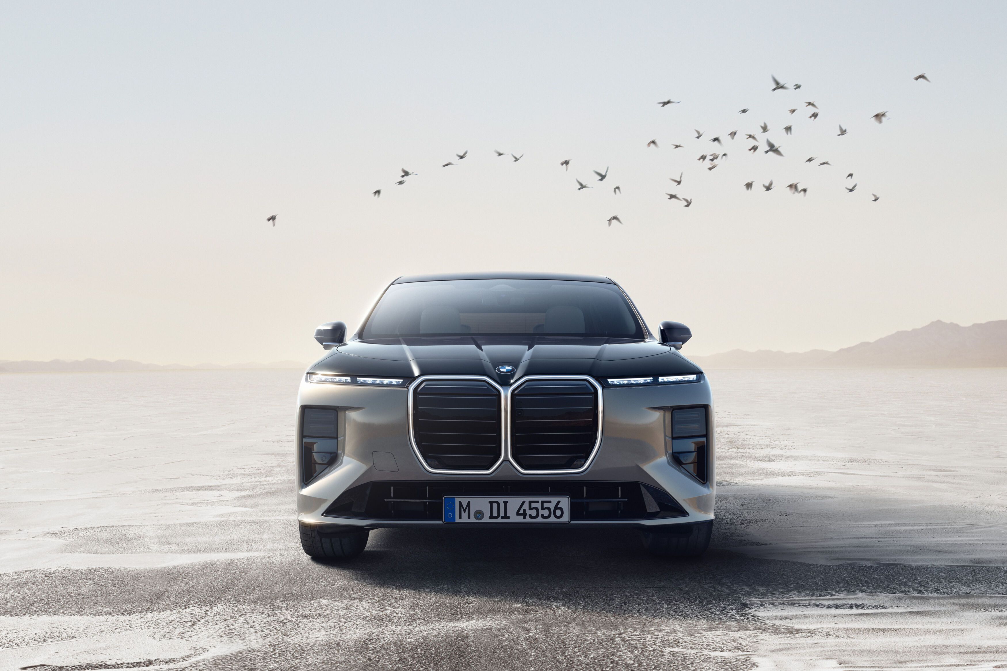 FOTO | BMW schimbă „fața” navei amiral Seria 7. Versiunea electrică i7 are acum o autonomie de peste 720 km - Poza 10