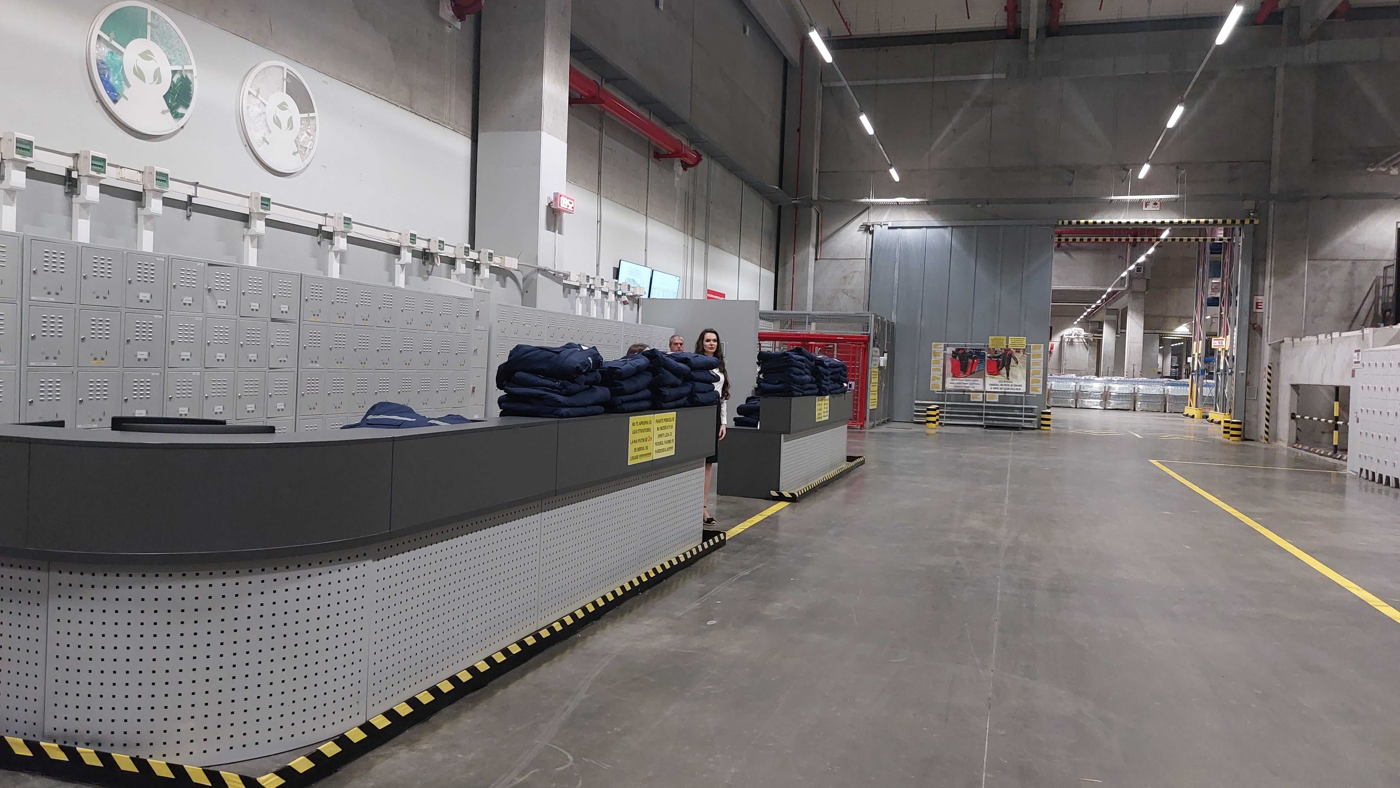 FOTO | ”Mașinăria” din spatele magazinelor Kaufland: Imagini exclusive din centrul logistic de la Turda al nemților - Poza 34