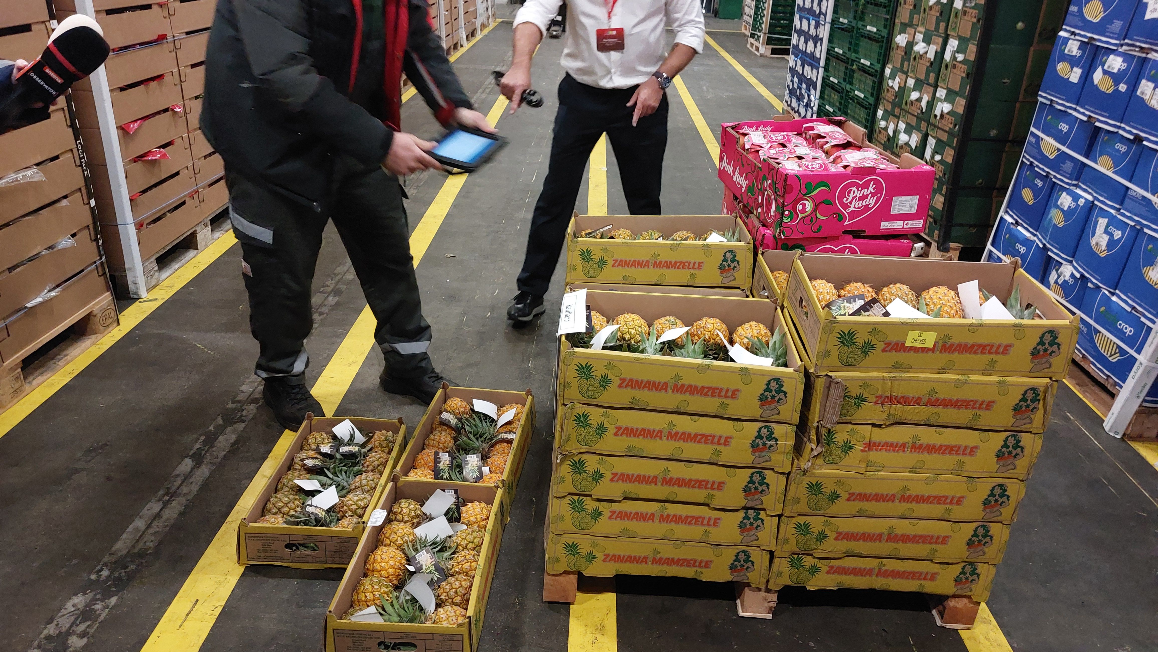 FOTO | ”Mașinăria” din spatele magazinelor Kaufland: Imagini exclusive din centrul logistic de la Turda al nemților - Poza 23