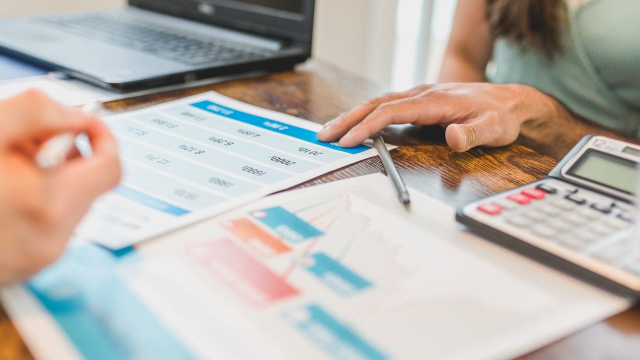 Gestiunea stocurilor: cum transformi haosul din depozit în control financiar real