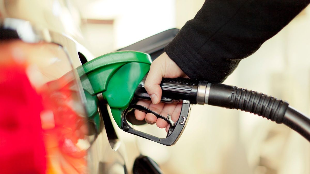 Legea carburanților riscă să favorizeze marile companii în detrimentul celor independenți: cum poate o măsură anticriză să scumpească pompa și să distorsioneze concurența