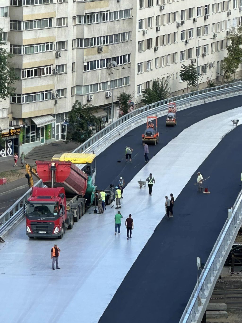 A început asfaltarea Pasajului Doamna Ghica. Când se va putea circula pe el - Imagine 8