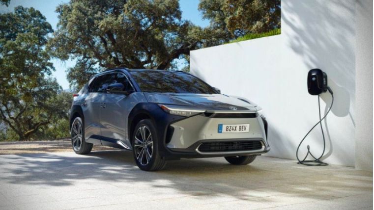 Toyota lansează anul viitor primele mașini electrice în România