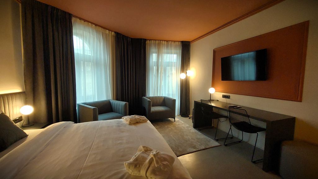 GALERIE FOTO | Cum arată apartamentele milionarei Anja Graf din centrul Capitalei - Imagine 58