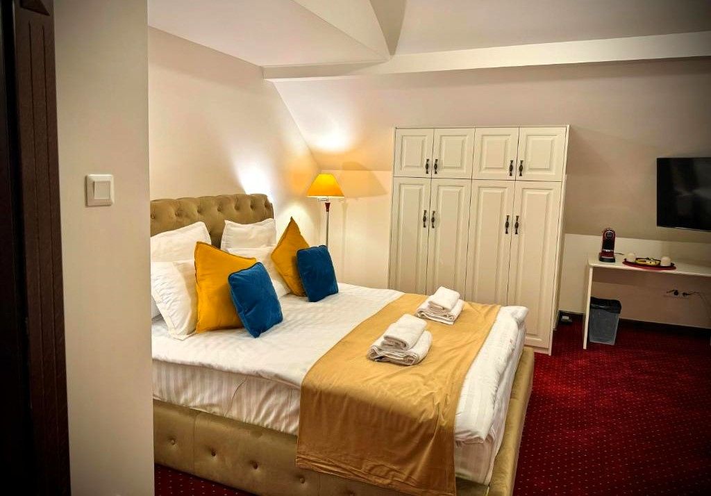 FOTO | Vila Șipot, casa în care s-a "žnăscut" Castelul Peleș, reintră în circuitul turistic - Imagine 13