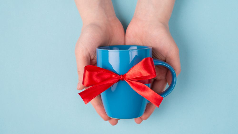 S-ar putea să primești tot o cană de Secret Santa: 90% dintre români vor cheltui mai puțini bani de sărbători
