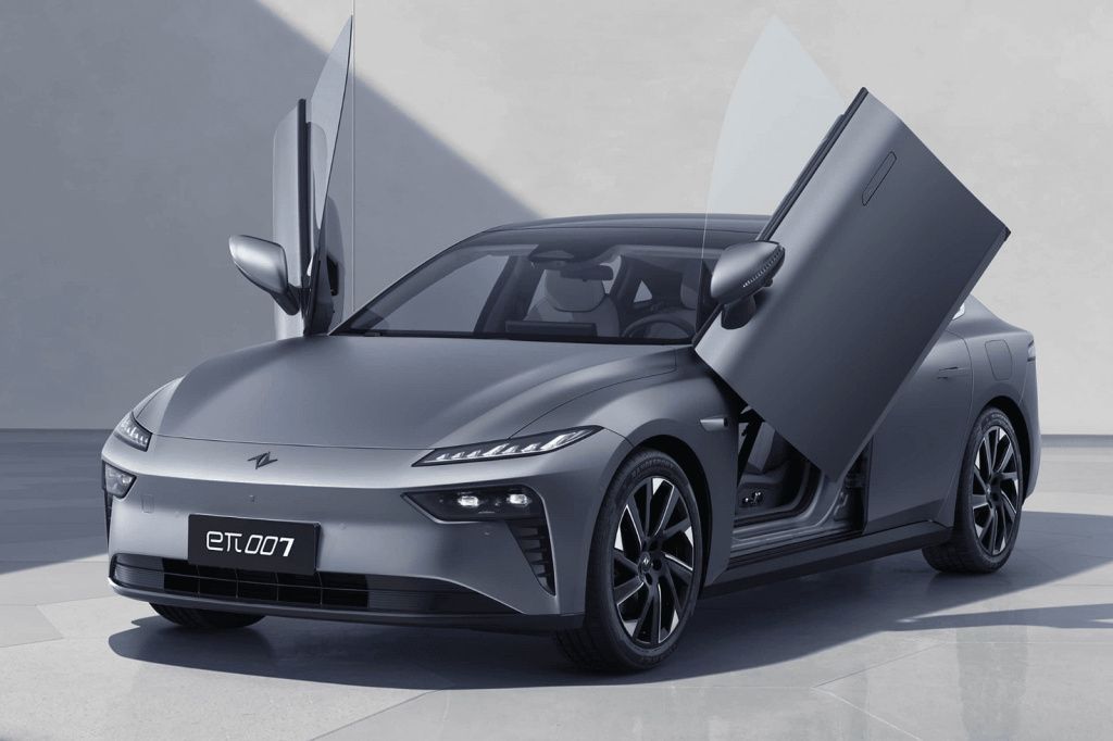 GALERIE FOTO | Dongfeng 007 are uși de Lamborghini și un nume infinit - Imagine 2