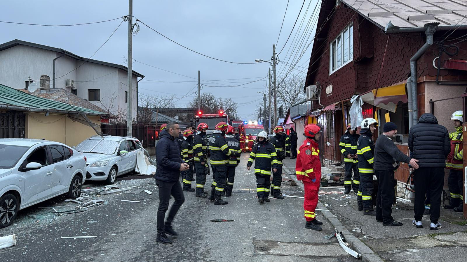 Explozie într-o curte din Sectorul 5. Două persoane au suferit arsuri