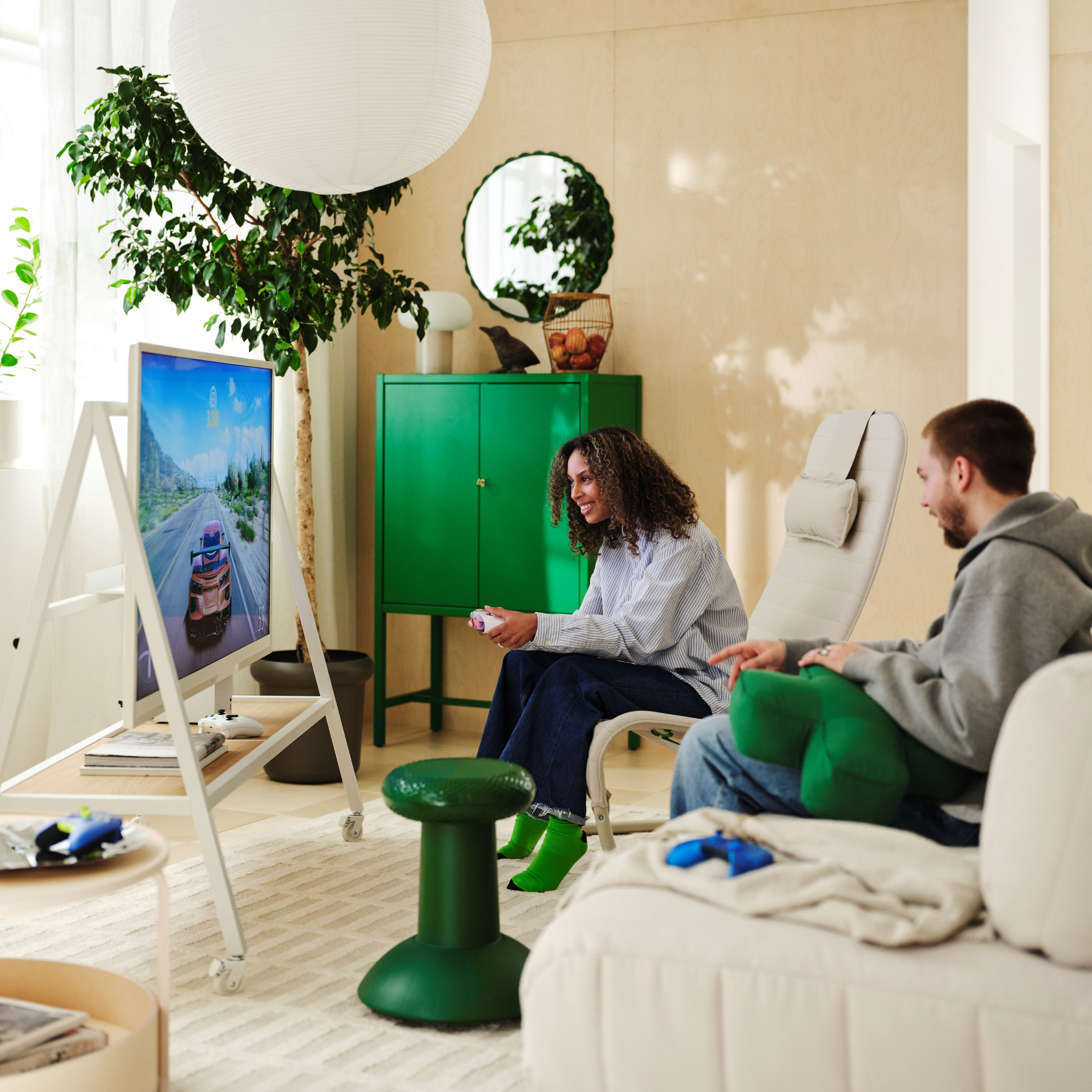 De la controller la mobilier: IKEA și XBOX lansează o colecție de gaming inspirată de D-pad și thumbstick