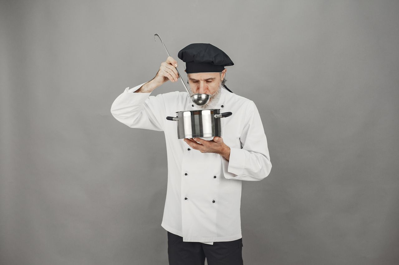 Cafea în cana ta, prânz în caserola de acasă. Ce obligă UE restaurantele să facă