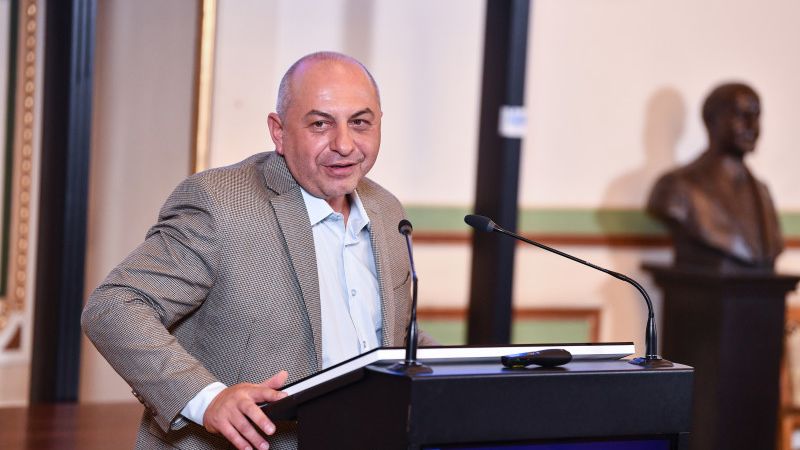 Milionarul Cătălin Cîrstoiu, decanul de la Medicină din UMF Carol Davila, este propunerea PSD-PNL la Primăria Capitalei. Cum a ajuns atât de bogat