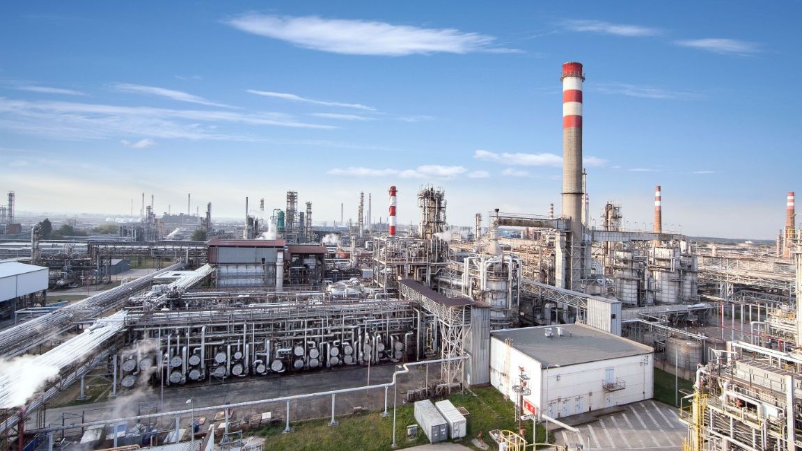 Mol, gata să înceapă producția de combustibili „verzi” pentru avioane. Maghiarii pot face și diesel din ulei vegetal