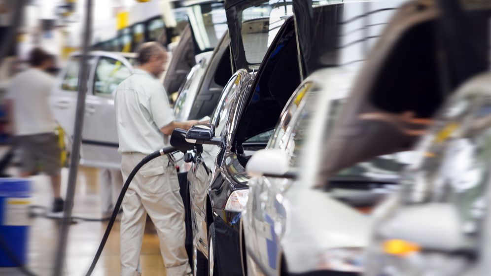 Volskwagen ia în calcul să închidă 30.000 de locuri de muncă. Care este motivul
