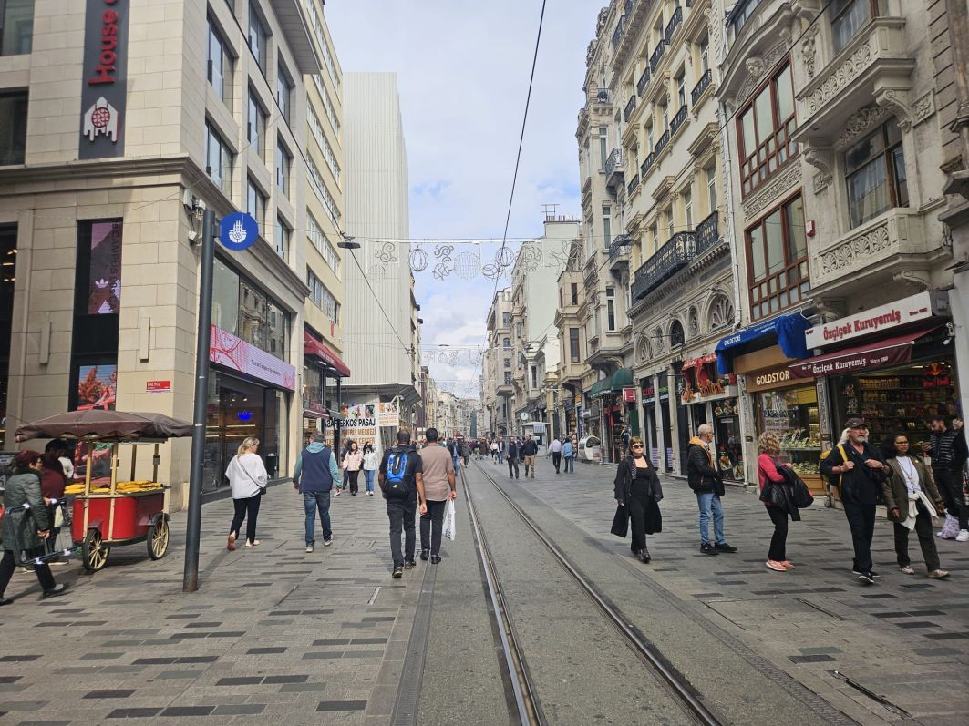 [FOTO] Istanbulul dincolo de clișee: O incursiune în lumea artei contemporane și a experiențelor neașteptate - Poza 19