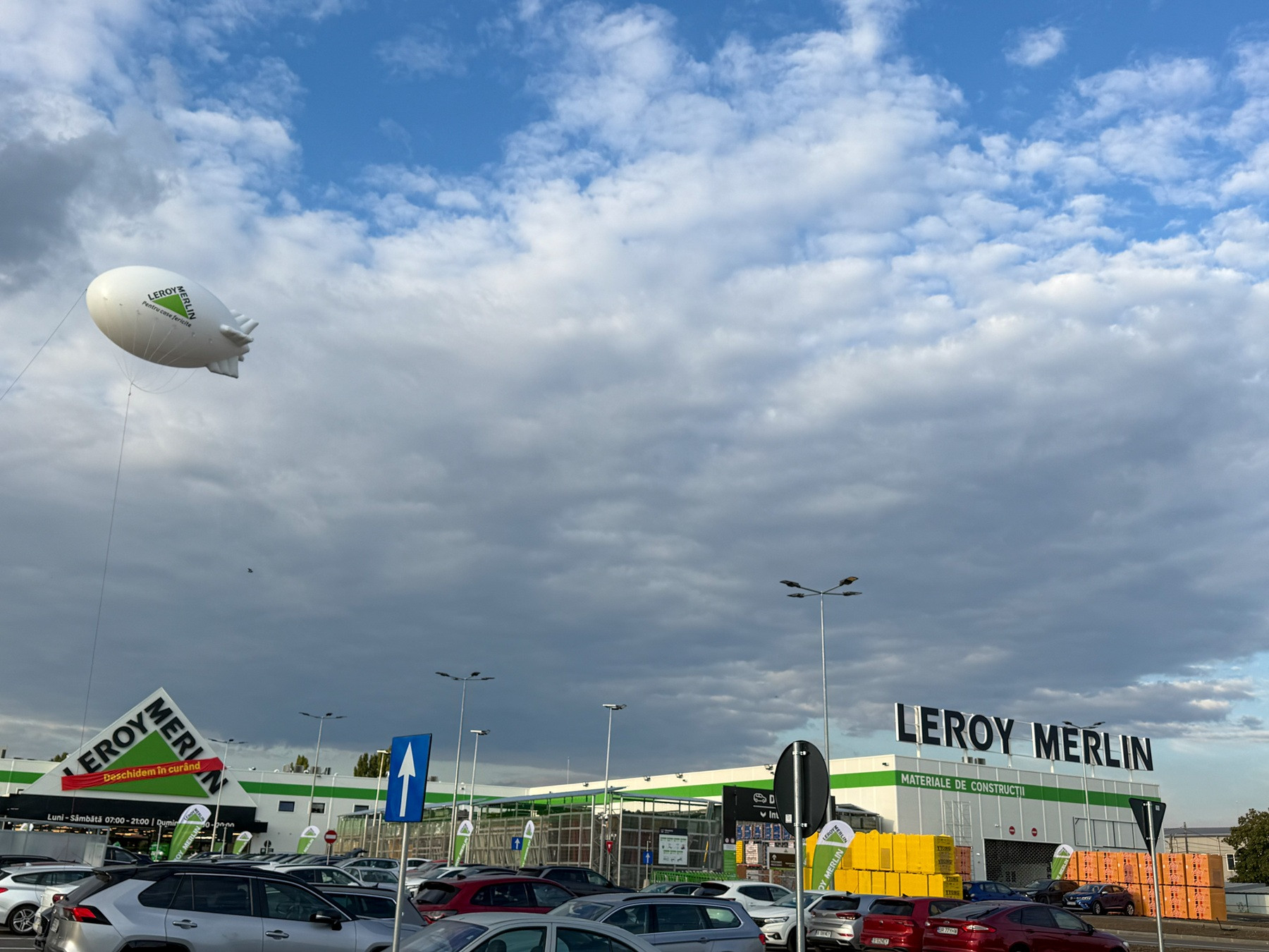 Leroy Merlin deschide un nou magazin în România. Vouchere și tombolă cu un premiu de 15.000 de lei