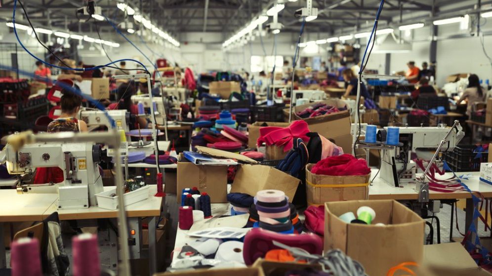 Coronavirus | Fabricile de textile: 30% din capacitatea de export este închisă, restul fabricilor lucrează la 20% capacitate