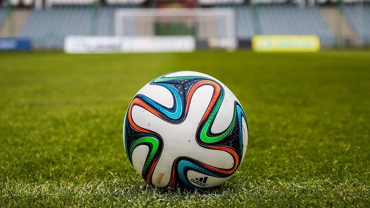 Facebook si Netflix intra in cursa pentru drepturile TV Premier League