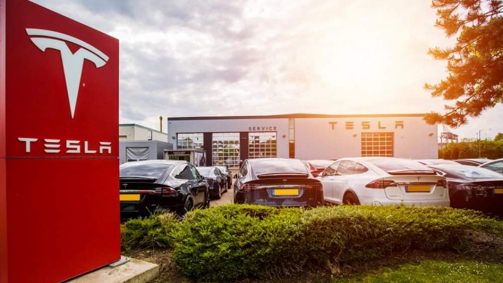Tesla obține primele două locuri în vânzările globale de vehicule electrice