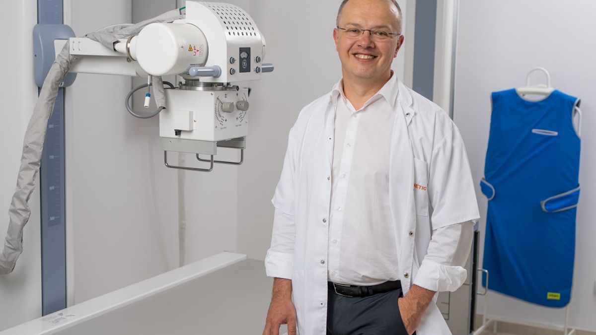 De ce mă doare degetul mare de la mână și ce pot face?