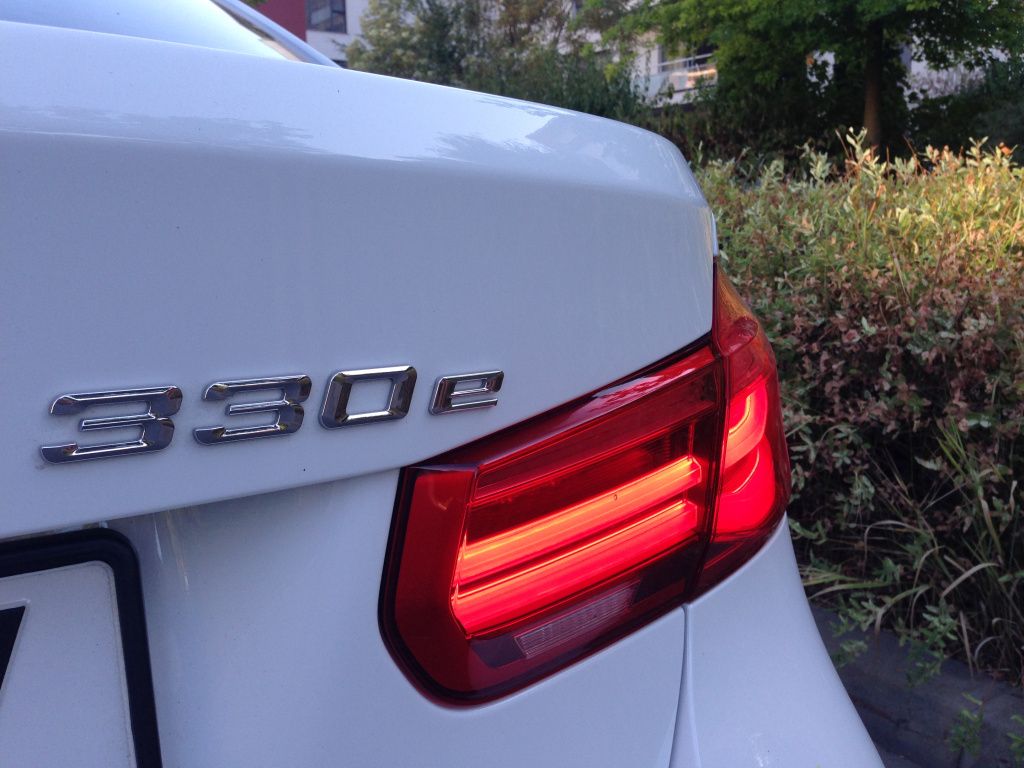 BMW 330e plug-in hybrid - Imagine 6