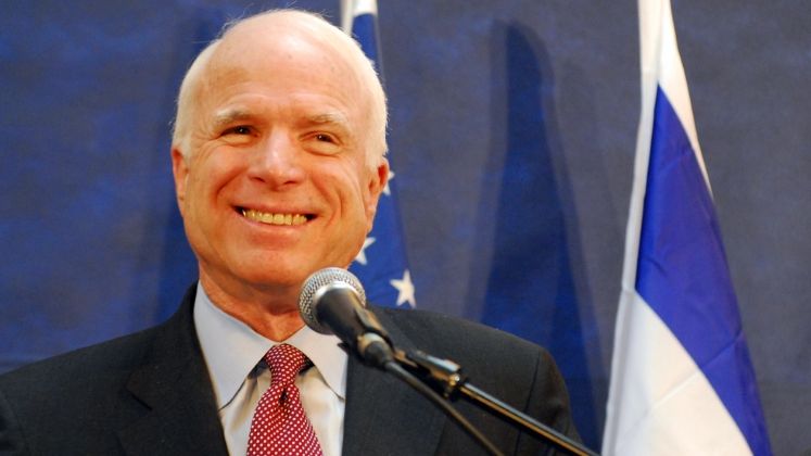 John McCain avertizeaza ca eliminarea presei libere este modul in care "incep dictatorii"