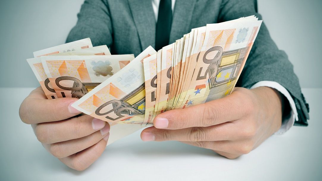 Managerul unei agenții bancare din București ar fi furat zeci de mii de euro din banii sucursalei