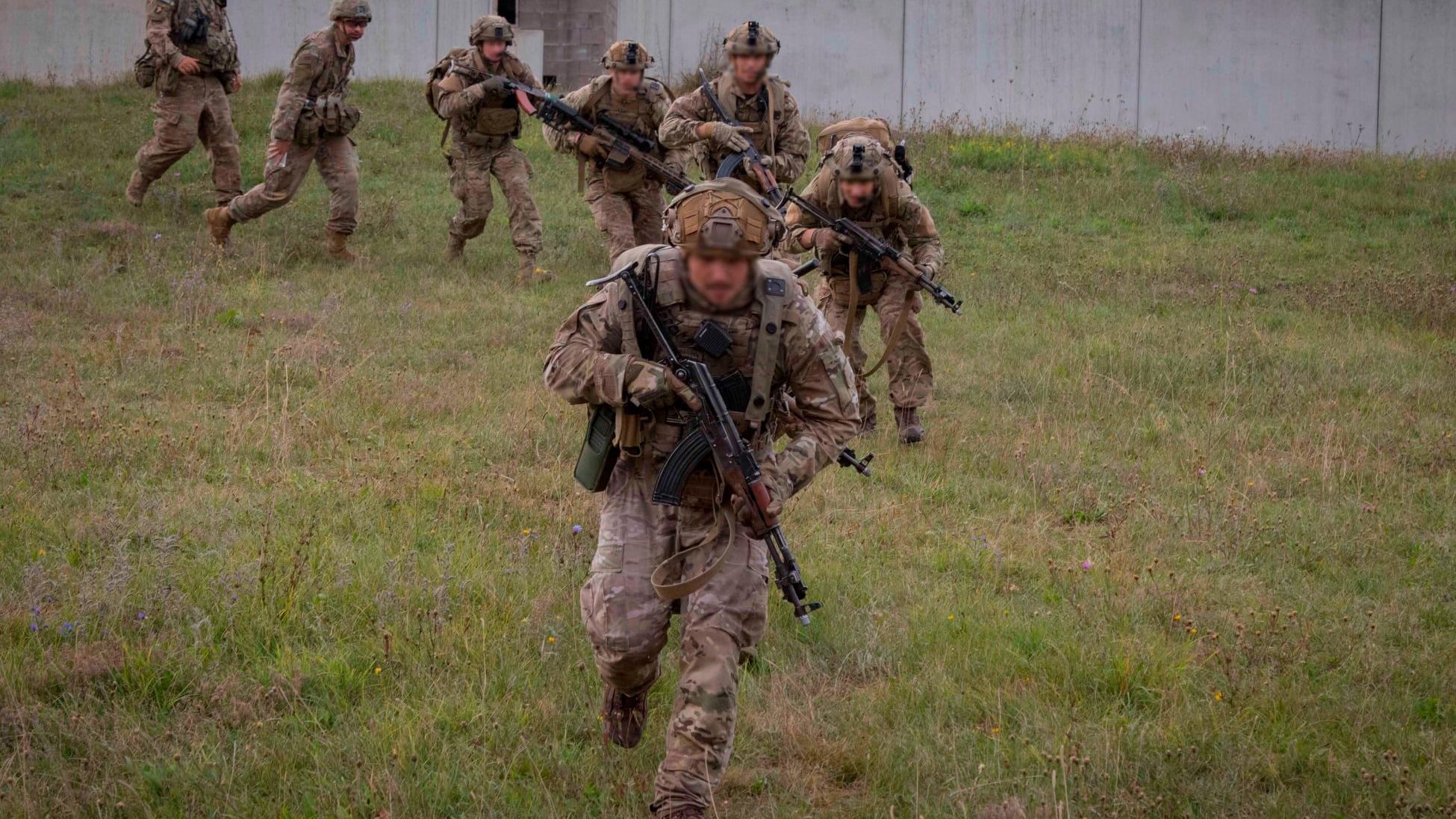 Cercetător: Simpla masare a trupelor rusești la granița cu Ucraina de la finele lui 2021 este o formă de război hibrid