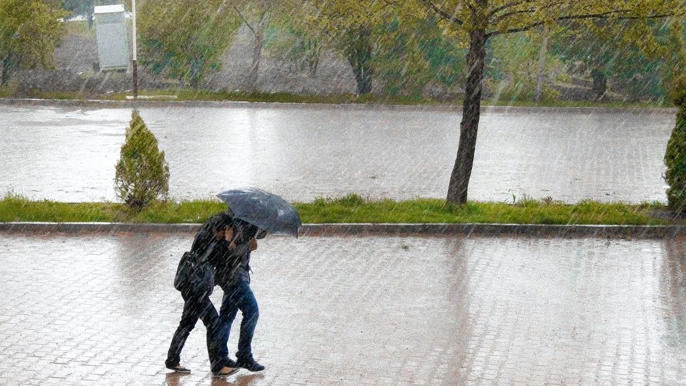 Vremea se răcește de marți, cu ploi abundente în sud și est, ninsori în zonele montane și precipitații mixte în centru și nord-est