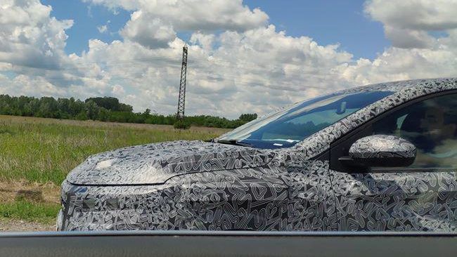 Un nou model camuflat a fost scos la teste de Dacia