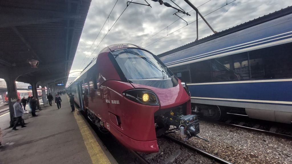 GALERIE FOTO | Primul tren electric cumpărat de România în 40 de ani, gata de prima călătorie - Imagine 14