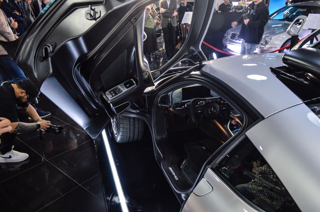 GALERIE FOTO | Cea mai nouă mașină din colecția lui Țiriac, un Mercedes-AMG One - Imagine 17