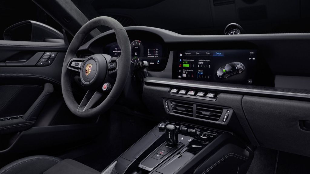 GALERIE FOTO | Porsche a prezentat primul 911 cu motor cu tehnologie hibridă - Imagine 14