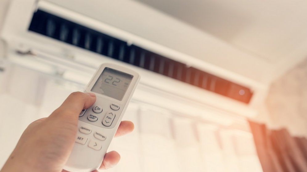 Magazinele din Franţa nu vor putea să ţină uşile deschise când funcţionează aerul condiţionat