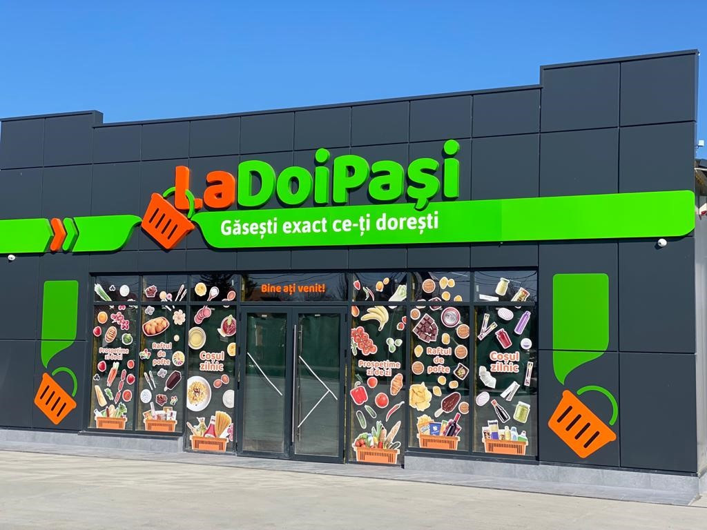 LaDoiPași deschide 100 de magazine într-o singură zi și trece de pragul de 3.000 de unități în România