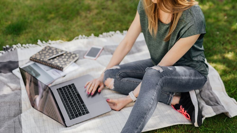 Bilanțul verii pe piața muncii: Joburile remote, în continuă scădere. Cum arată topul celor mai mari angajatori din această vară