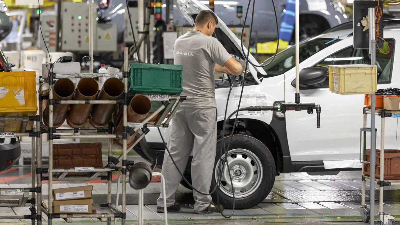 Sindicaliștii Dacia, îngrijorați de o scădere a producției: Ar putea duce la reduceri de personal