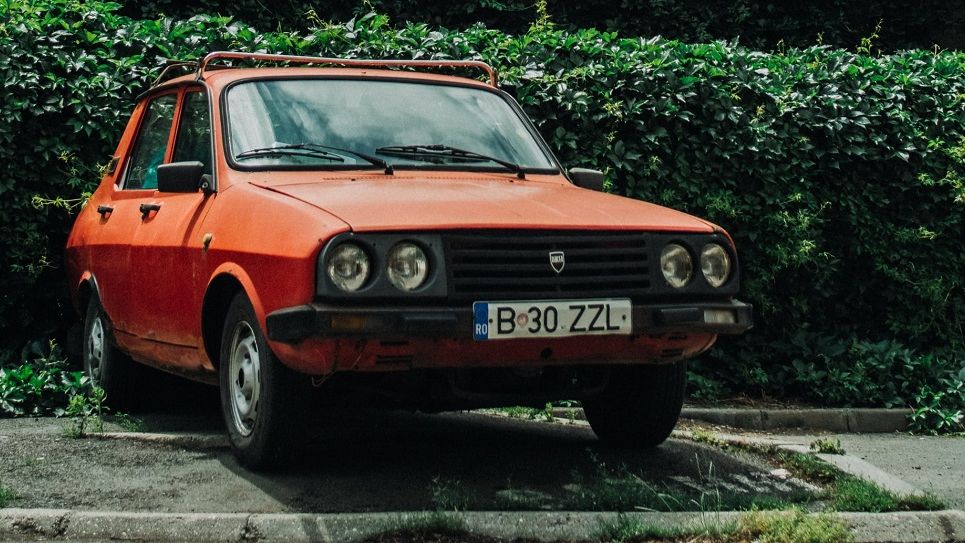 Proprietarii de mașini vechi ar putea primi bani să-și ducă mașinile la Remat