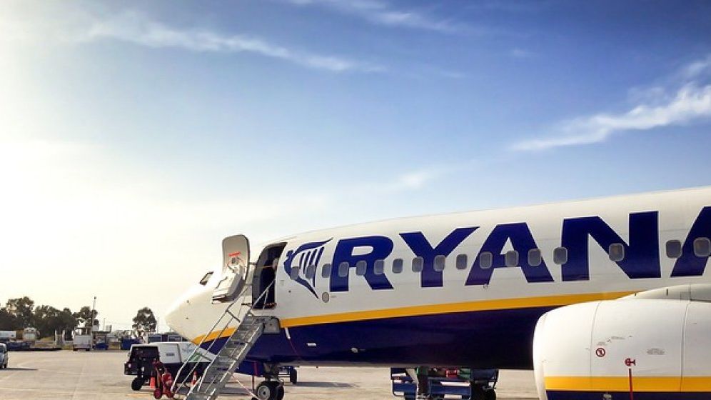 Ryanair își reduce capacitatea de transport aerian cu o treime, din cauza efectelor pandemiei